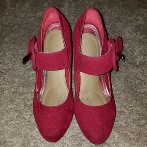 Size 8.5 red velvet heels